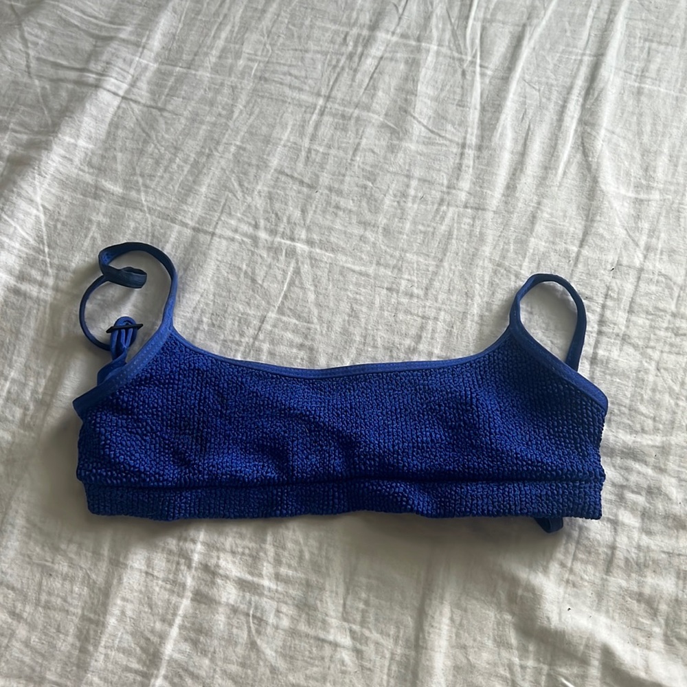 los olas swimsuit top. one size fits all. never worn.